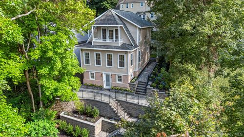 111 Altamont Ave, Sea Cliff, NY, 11579-1403 | Card Image