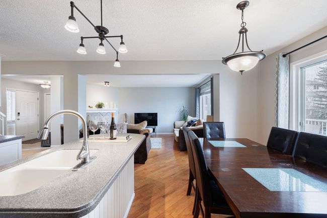 10 Somerglen Crescent Sw, House other with 4 bedrooms, 3 bathrooms and 4 parking in Calgary AB | Image 9