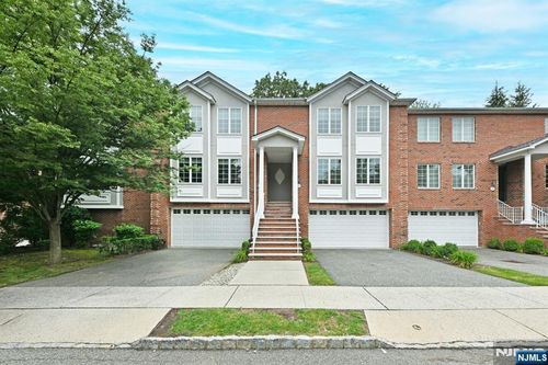 20 Skymark Ct, Upper Saddle River, NJ, 07458-2318 | Card Image