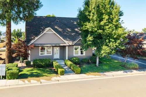349 Cascade Dr, Central Point, OR, 97502-1638 | Card Image