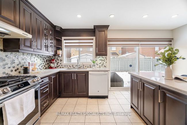 8 Upshall Dr, House other with 6 bedrooms, 4 bathrooms and 4 parking in Brampton ON | Image 16
