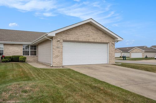 381 Golden Oak Dr, Crown Point, IN, 46307 | Card Image