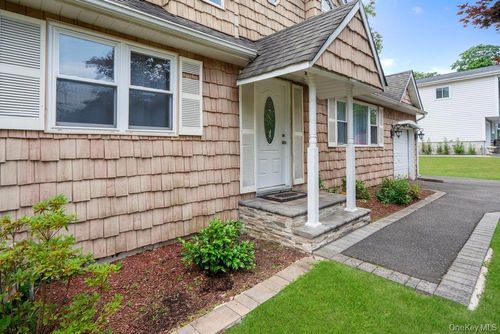 46 Falcon Dr, Hauppauge, NY, 11788-1202 | Card Image