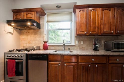 apt-d5-111 Broadway, White Plains, NY, 10603-3647 | Card Image