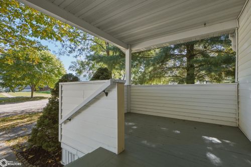 2001 S 14th St, Burlington, IA, 52601-3513 | Card Image