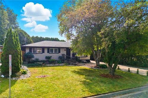 31 Varadi Ave, Brantford, ON, N3R3N2 | Card Image