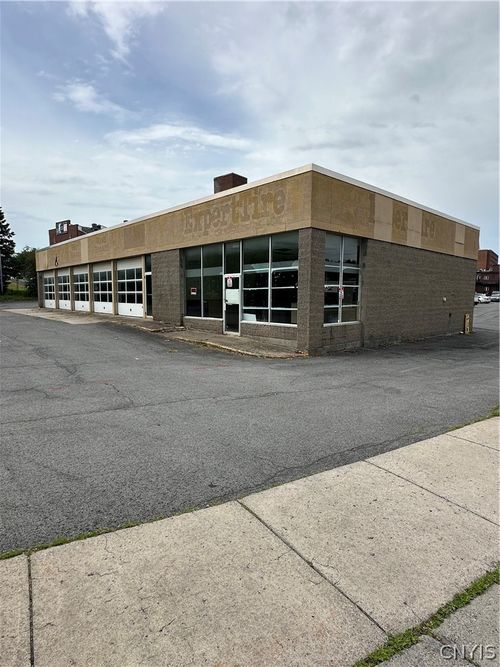 2 Dill St, Auburn, NY, 13021-3606 | Card Image