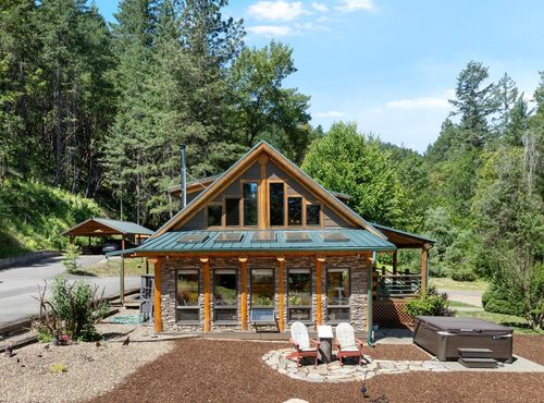 487 Wagon Trail Dr, Jacksonville, OR, 97530-9831 | Card Image