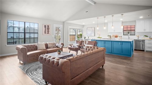 215 Winesap Ln, Bentonville, AR, 72712-6742 | Card Image