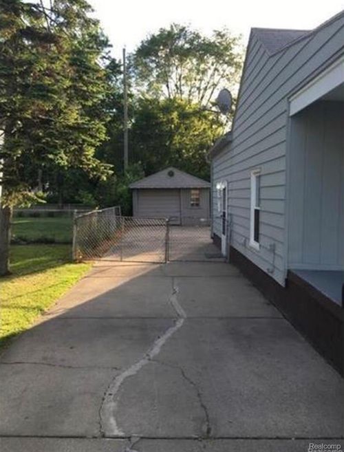 24607 Cunningham Ave, Warren, MI, 48091-4419 | Card Image