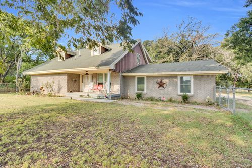 6450 Stephenson Levy Rd, Fort Worth, TX, 76140-9728 | Card Image