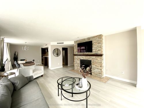 605-135 George St S, Toronto, ON, M5A4E8 | Card Image