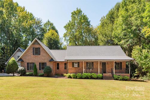 1607 Thompson Ave, Charlotte, NC, 28216-1542 | Card Image