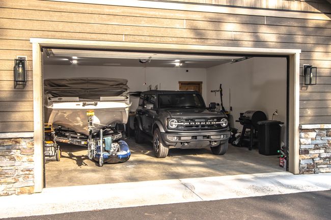 30' Heated Oversize Garage | Image 34