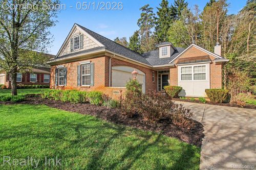 2745 Signature Cir, Pinckney, MI, 48169-8169 | Card Image