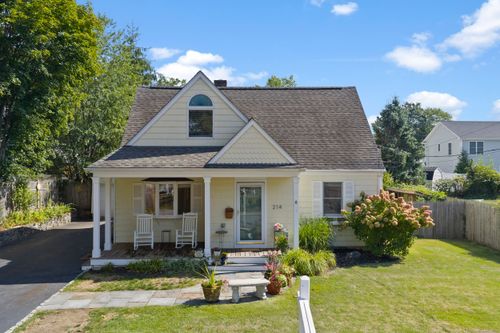 214 Henry St, Fairfield, CT, 06824-2820 | Card Image