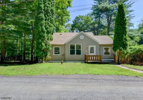 15 River Rd, Oak Ridge, NJ, 07438-9751 | Card Image