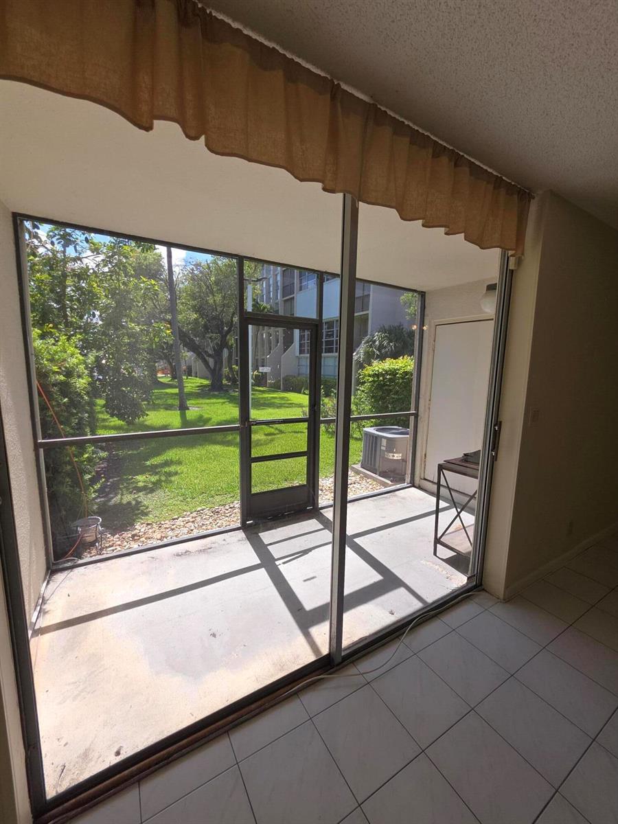 Residential Lease in Hallandale Beach 4