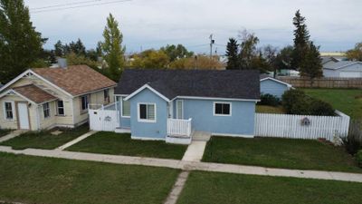 215 2 Ave E, House detached with 2 bedrooms, 1 bathrooms and 4 parking in Hanna AB | Image 1