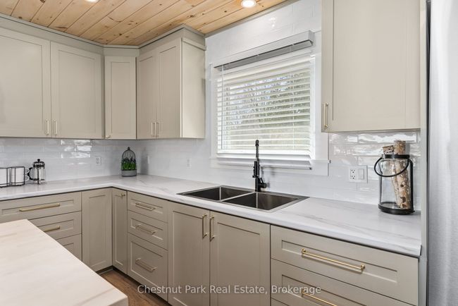 179 Rowanwood Rd, House other with 3 bedrooms, 3 bathrooms and 10 parking in Utterson ON | Image 9