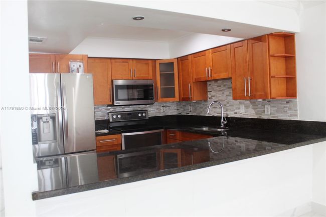 1840 - 1840 W 73 Rd Pl, Townhouse with 2 bedrooms, 3 bathrooms and null parking in Hialeah FL | Image 4