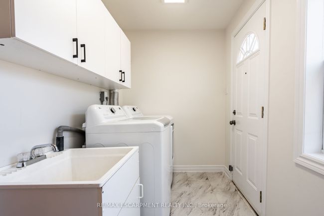 114 London St N, House other with 3 bedrooms, 2 bathrooms and 2 parking in Hamilton ON | Image 23