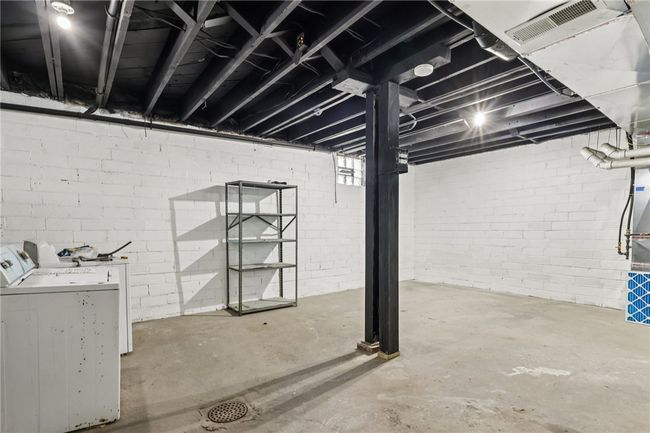 Laundry and storage | Image 32