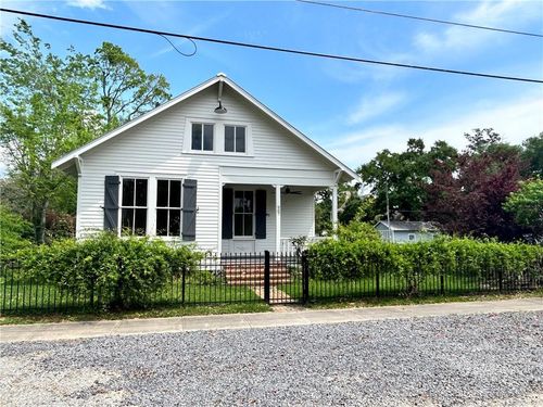 907 Pine St, Madisonville, LA, 70447-9761 | Card Image