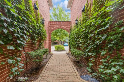976 Enfield Dr, Northbrook, IL, 60062-5987 | Card Image
