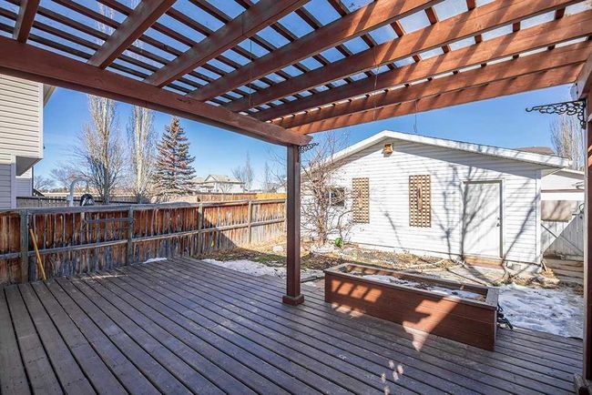 165 Country Hills Way Nw, Home with 3 bedrooms, 2 bathrooms and 2 parking in Calgary AB | Image 37