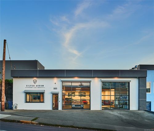 {{alt}} | Card Image