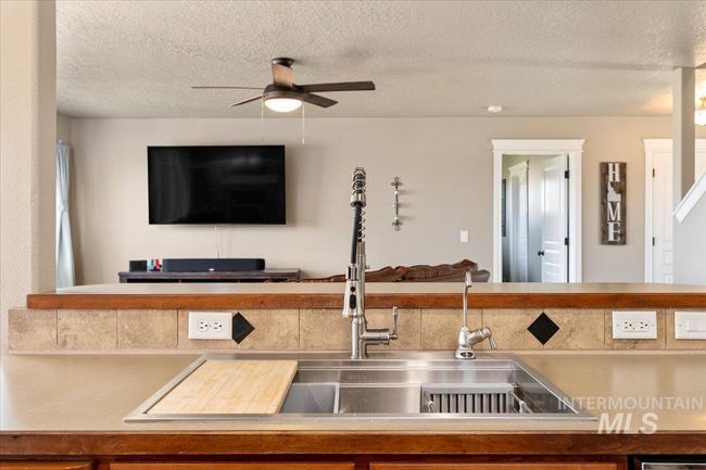 Detailed view of ceiling fan and a textured ceiling | Image 10