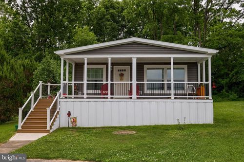 135 Westbrook Dr, EPHRATA, PA, 17522-9507 | Card Image