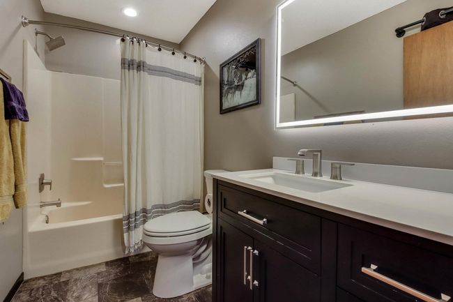 Main floor Bath | Image 17