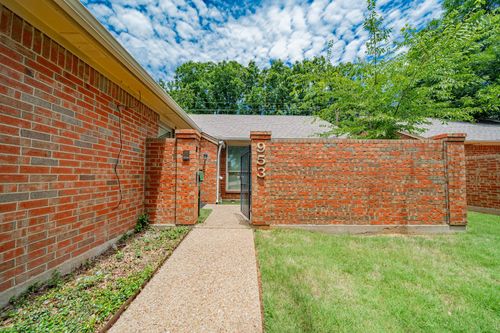 953 Cedarland Blvd, Arlington, TX, 76011-6163 | Card Image