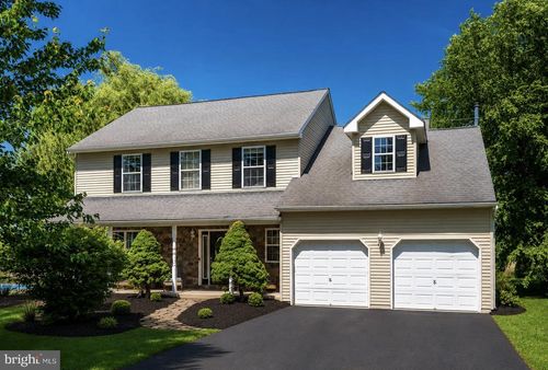 923 Chester Dr, POTTSTOWN, PA, 19465-7517 | Card Image