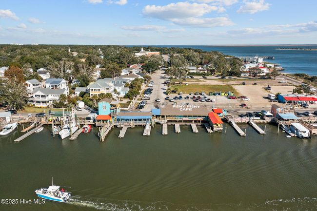 233 Ne 70 Th St, House other with 3 bedrooms, 2 bathrooms and null parking in Oak Island NC | Image 74
