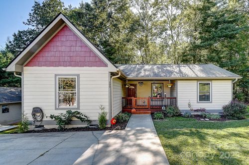 399 Hunters Ridge Dr, Mills River, NC, 28759-7654 | Card Image