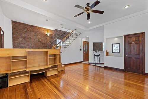 70 York St, Cambridge, MA, 02141-1941 | Card Image