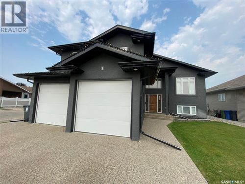 1 Partridge Crt, House with 4 bedrooms, 2 bathrooms and null parking in Yorkton SK | Card Image