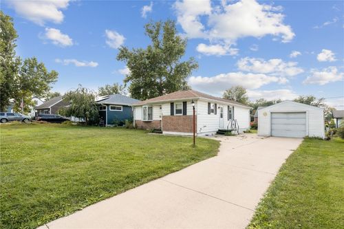1430 8th St, Marion, IA, 52302-2619 | Card Image