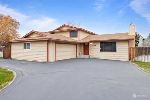 2005 Sparrow Court, West Richland, WA, 99353 | Card Image