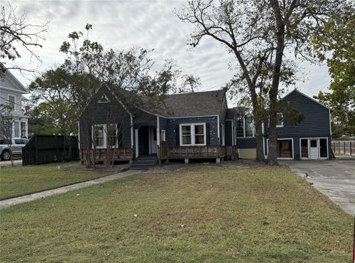 122 N Holland St, Bellville, TX, 77418-1420 | Card Image