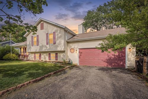 611 Parkway Ave, Antioch, IL, 60002-1355 | Card Image