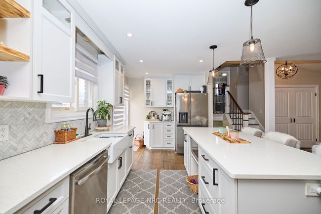 6796 Stokes St, House other with 5 bedrooms, 2 bathrooms and 4 parking in Niagara Falls ON | Image 8