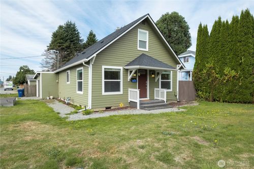 631 S Anacortes St, Burlington, WA, 98233-2303 | Card Image