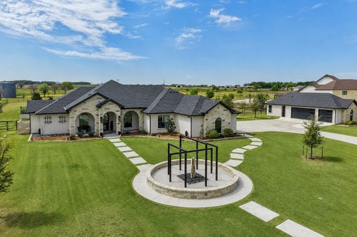 173 Via Lago, Belton, TX, 76513-8578 | Card Image