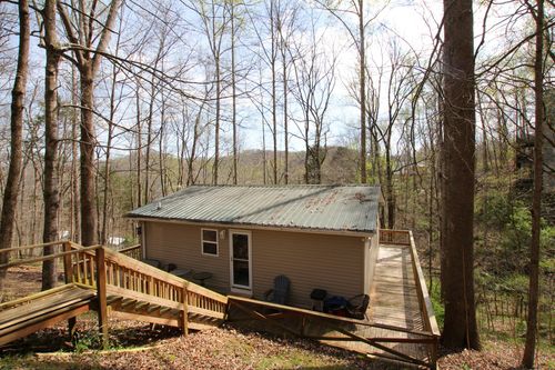 1050 Holiday Haven Dr, Smithville, TN, 37166-7354 | Card Image