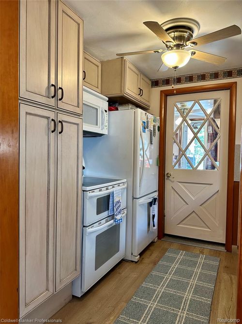 7351 Chain Lake Dr, South Branch, MI, 48761-9601 | Card Image