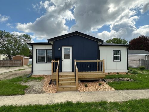 113 S 3rd St, Winterset, IA, 50273-1911 | Card Image